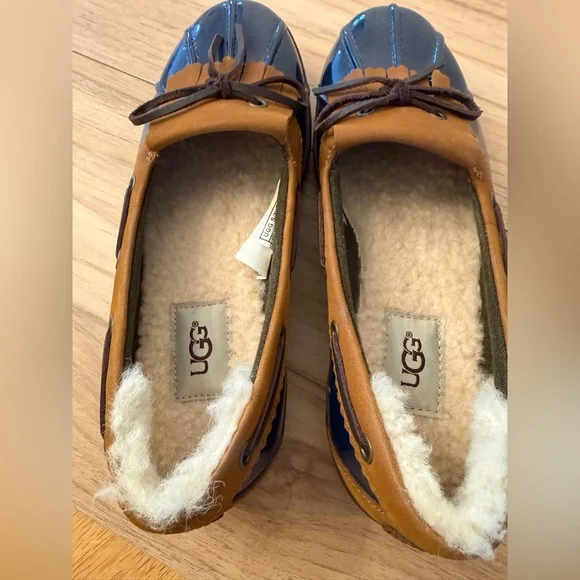 New UGG Haylie Women's Navy Patent and Chestnut shearling rain shoes - Picture 3 of 5